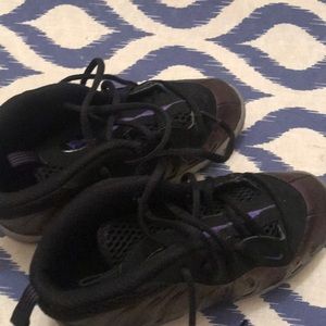 Boys Nike tennis shoes